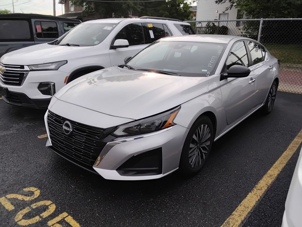 Used 2024 Nissan Altima 2.5 SV FWD image 5