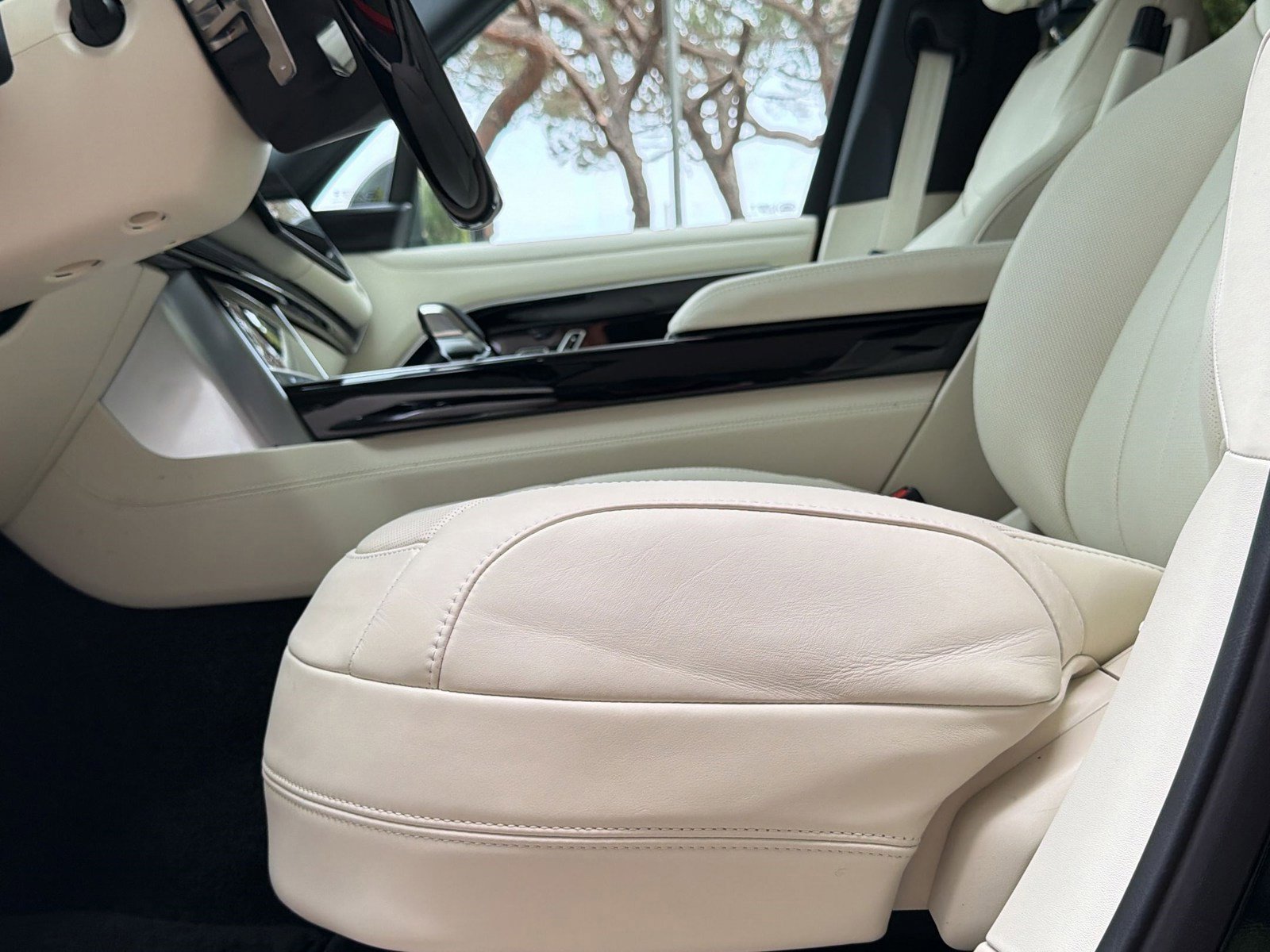 New 2026 Land Rover Range Rover SE image 26