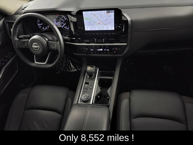 Used 2025 Nissan Pathfinder SL AWD/4WD image 33