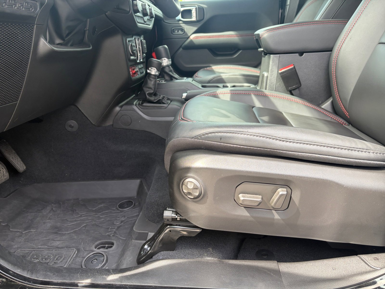 Used 2025 Jeep Wrangler Unlimited Rubicon w/ Steel Bumper Group image 13