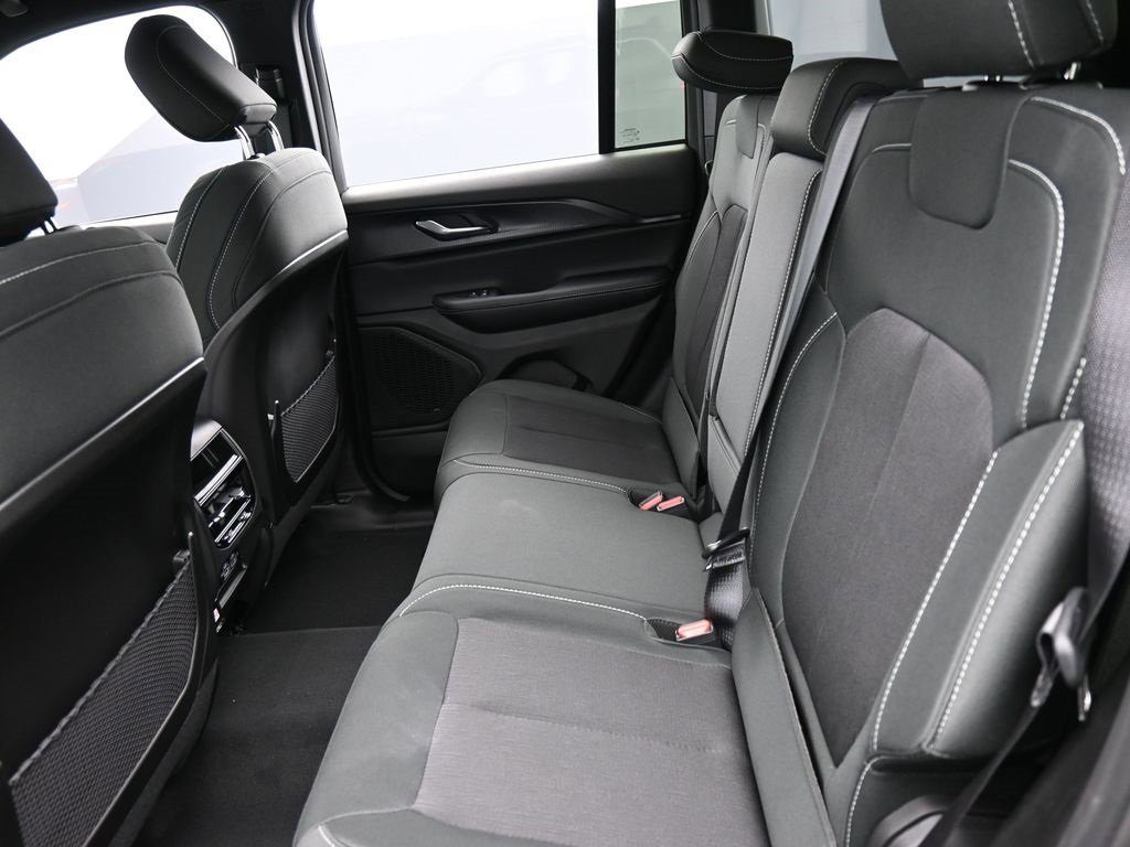 New 2026 Jeep Grand Cherokee Laredo image 12