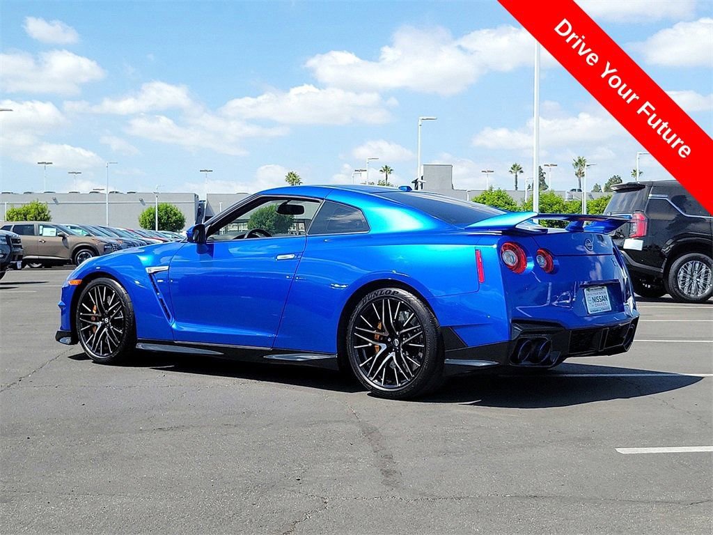 Used 2024 Nissan GT-R Premium w/ Premium Interior Package AWD/4WD image 2