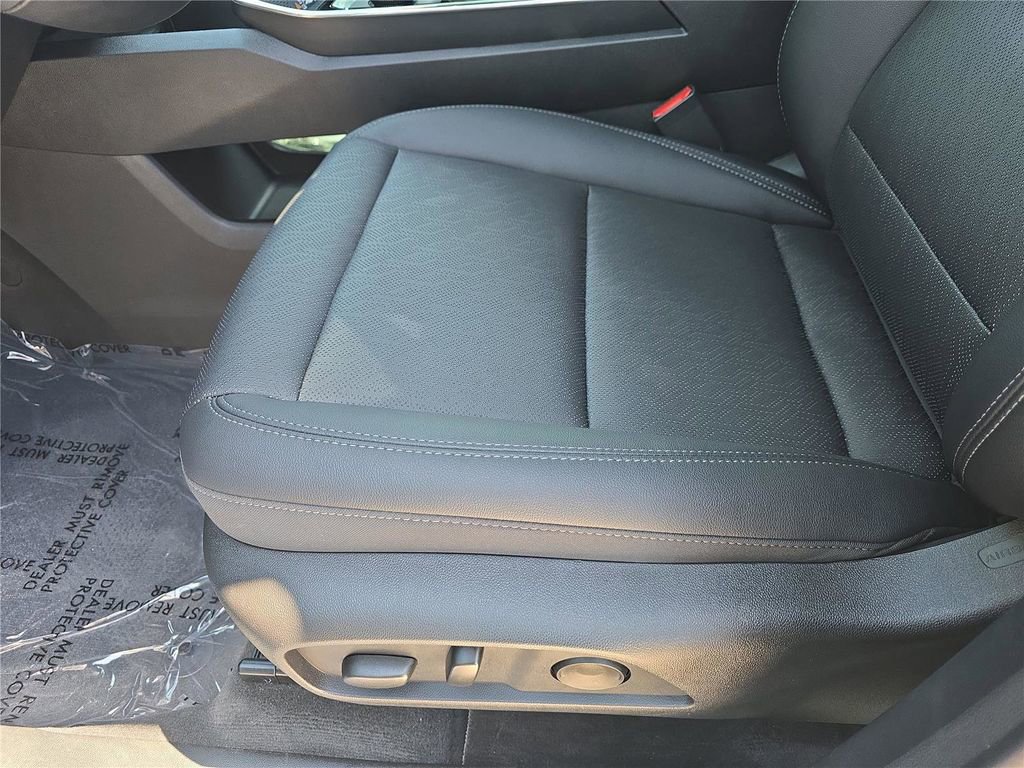 Used 2026 Chevrolet Equinox LT w/ Convenience Package II FWD image 20