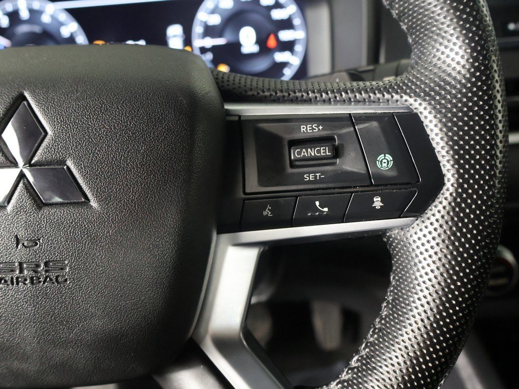 Used 2023 Mitsubishi Outlander SE image 44