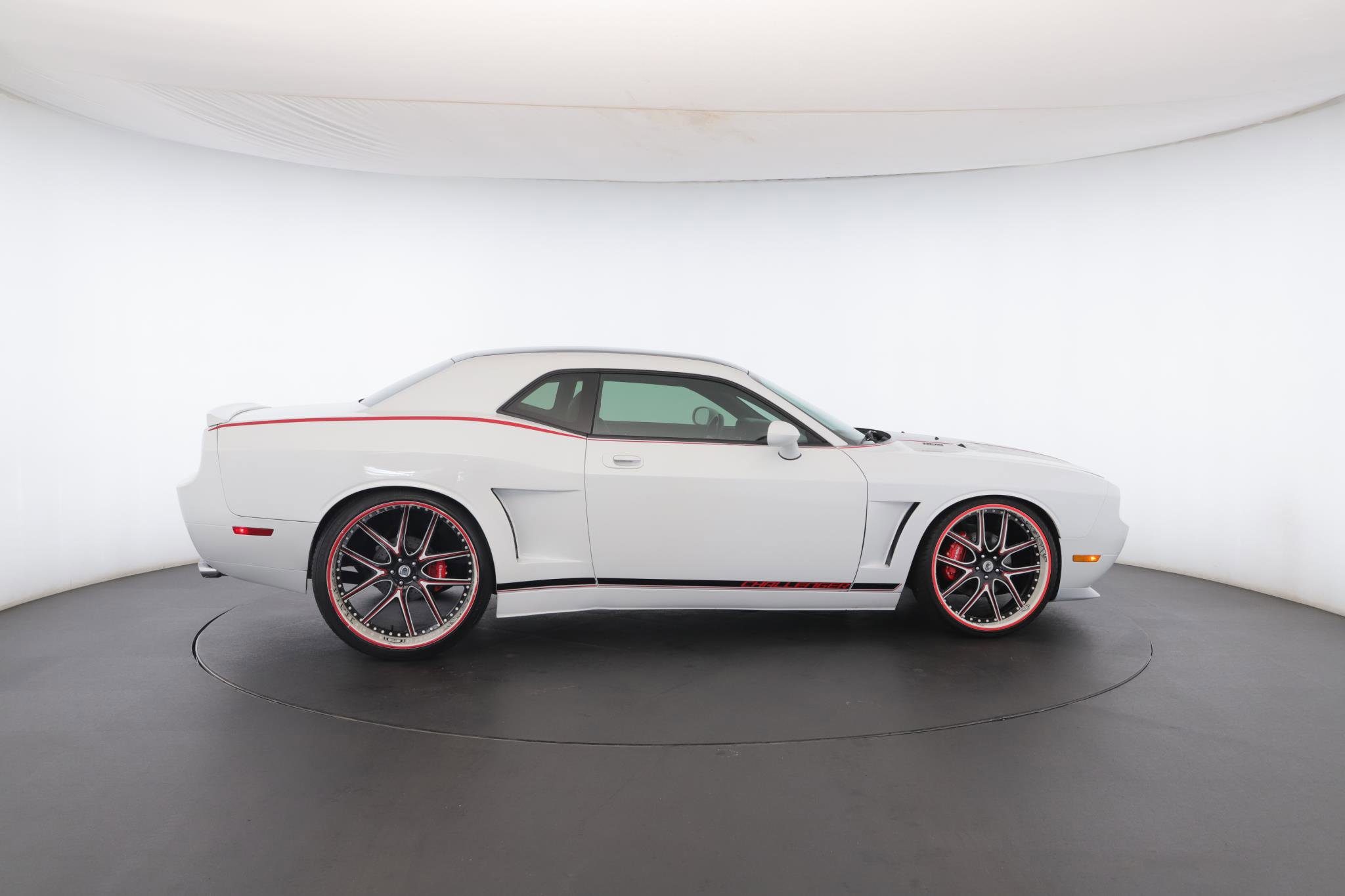 Used 2010 Dodge Challenger R/T image 28