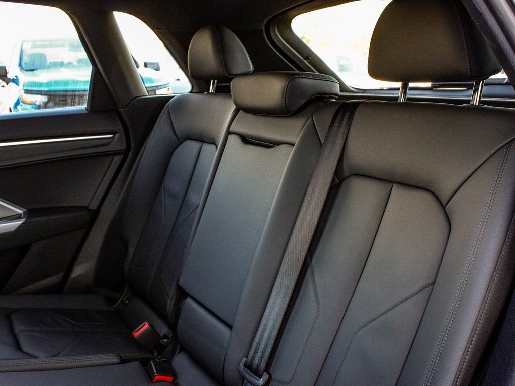 Used 2023 Audi Q3 2.0T Premium image 34