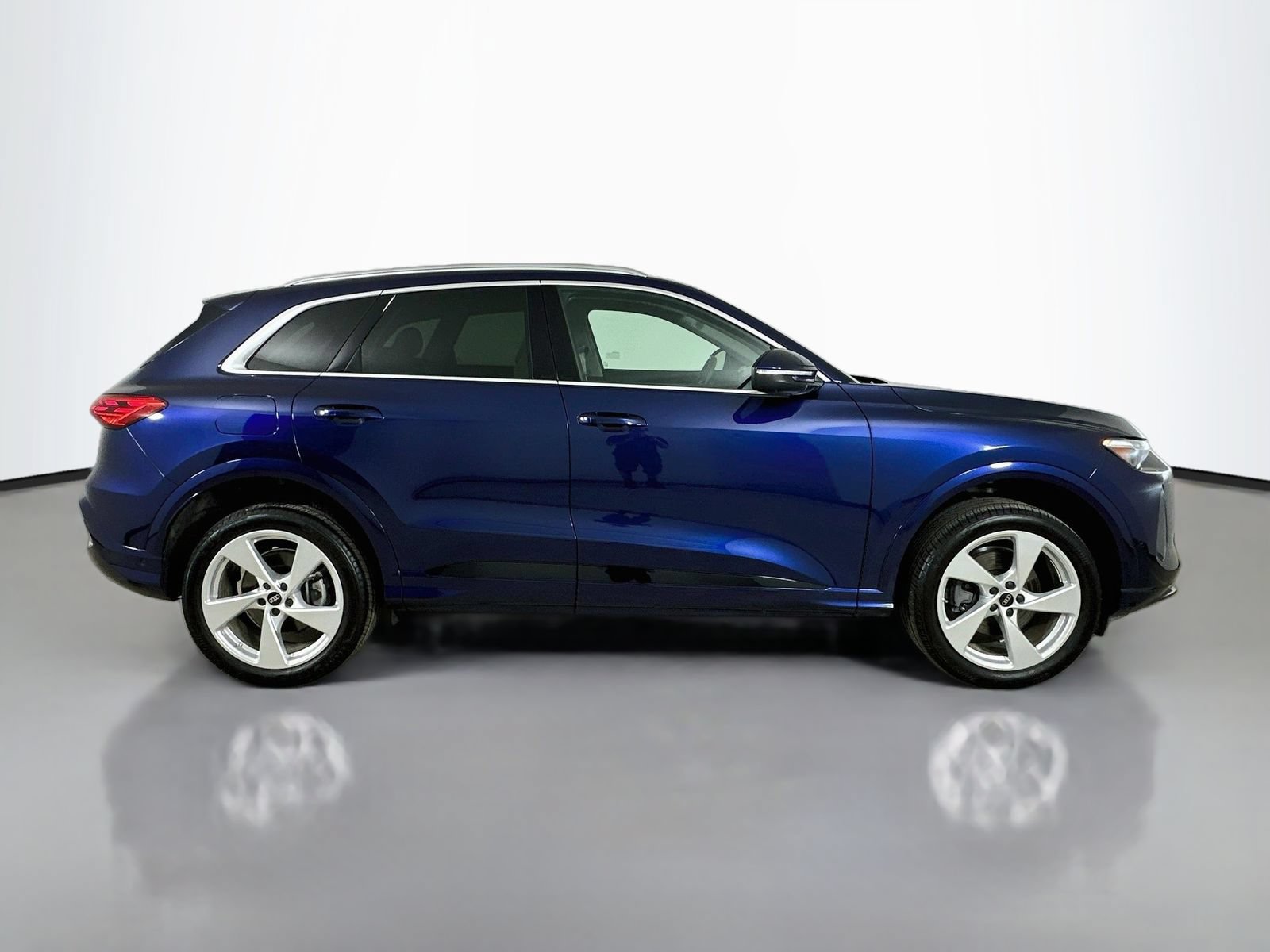 Used 2025 Audi Q5 Premium Plus w/ Premium Plus AWD/4WD image 4