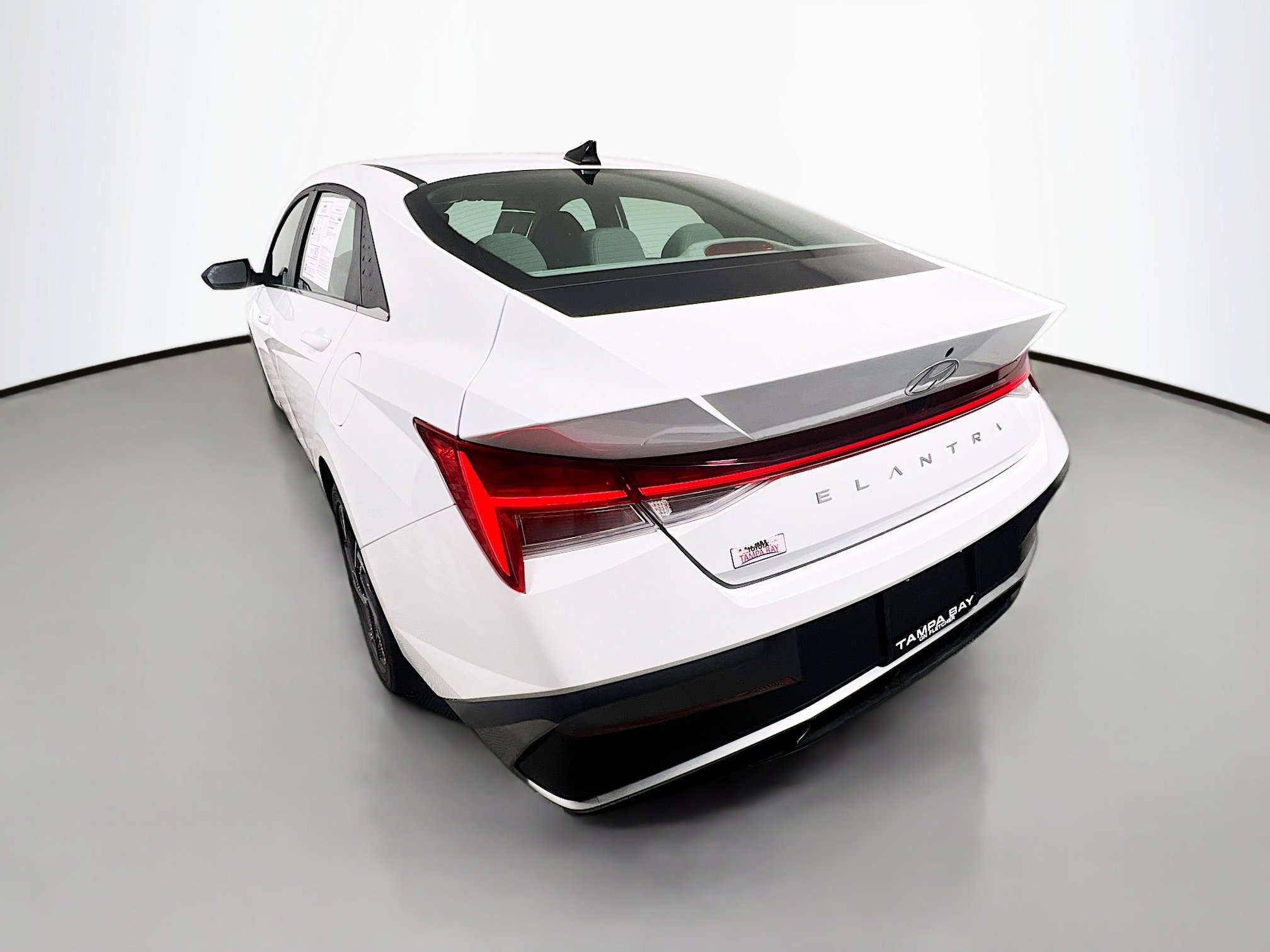 Used 2025 Hyundai Elantra SEL image 8