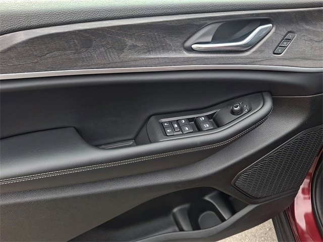 Used 2025 Jeep Grand Cherokee Limited image 12