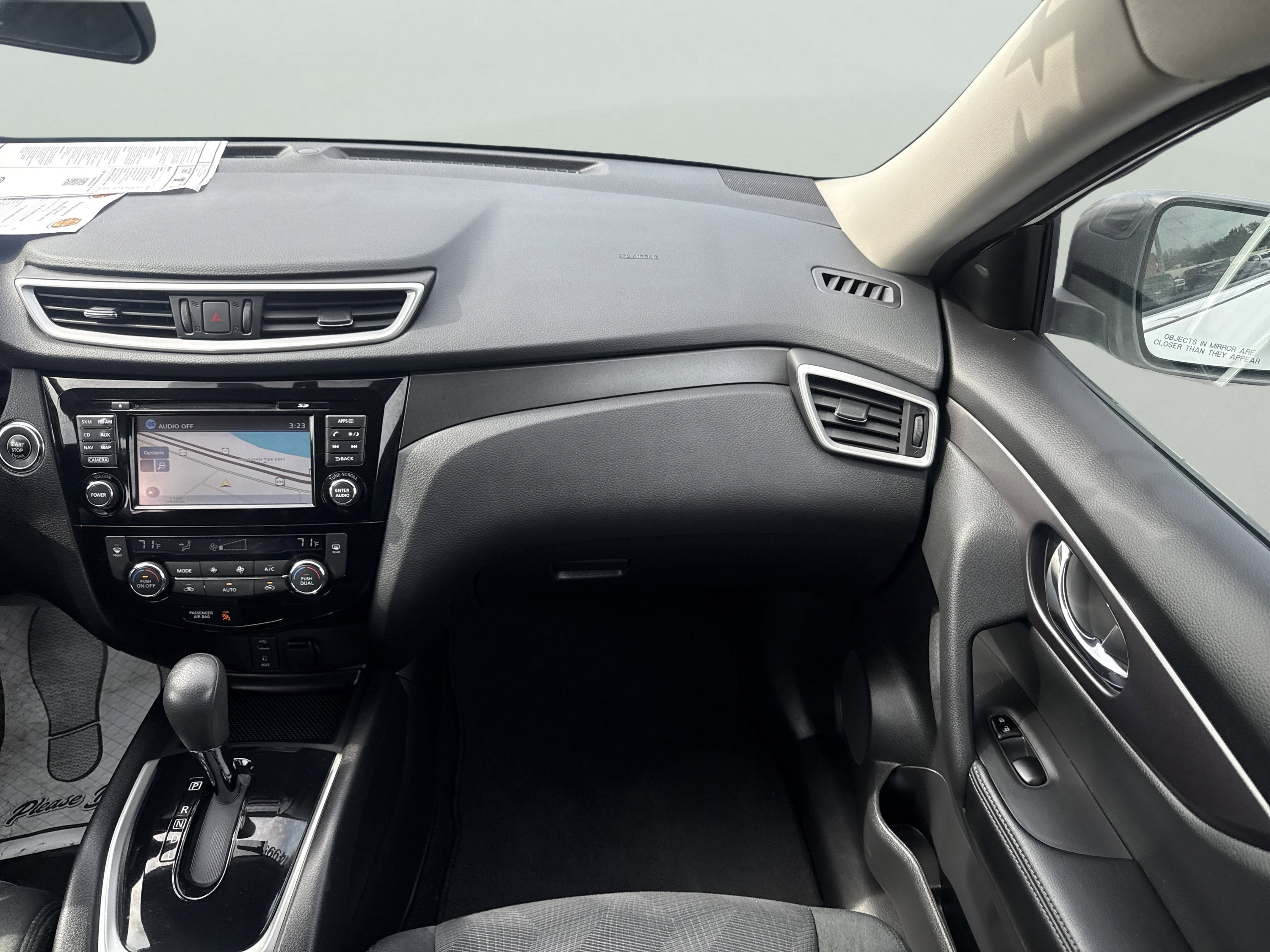 Used 2016 Nissan Rogue SV w/ SV Premium Package image 13