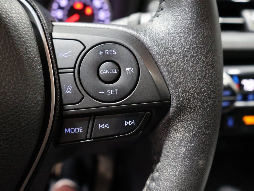 Used 2021 Toyota RAV4 XLE Premium image 39