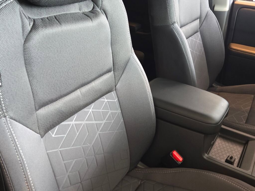 New 2025 Nissan Frontier SV w/ SV Convenience Package image 16