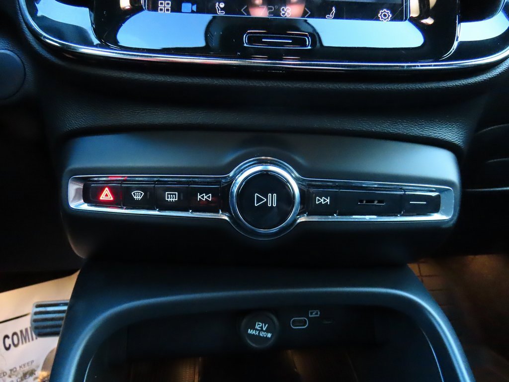 Used 2021 Volvo XC40 P8 Recharge image 27