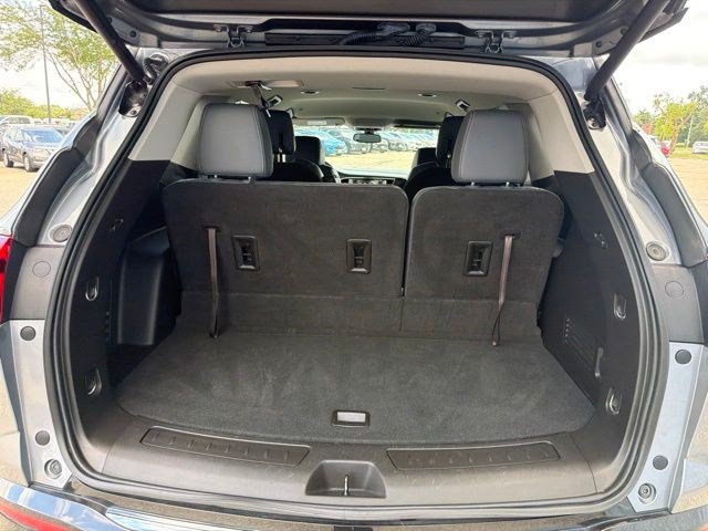 Used 2018 Buick Enclave Essence AWD/4WD image 16