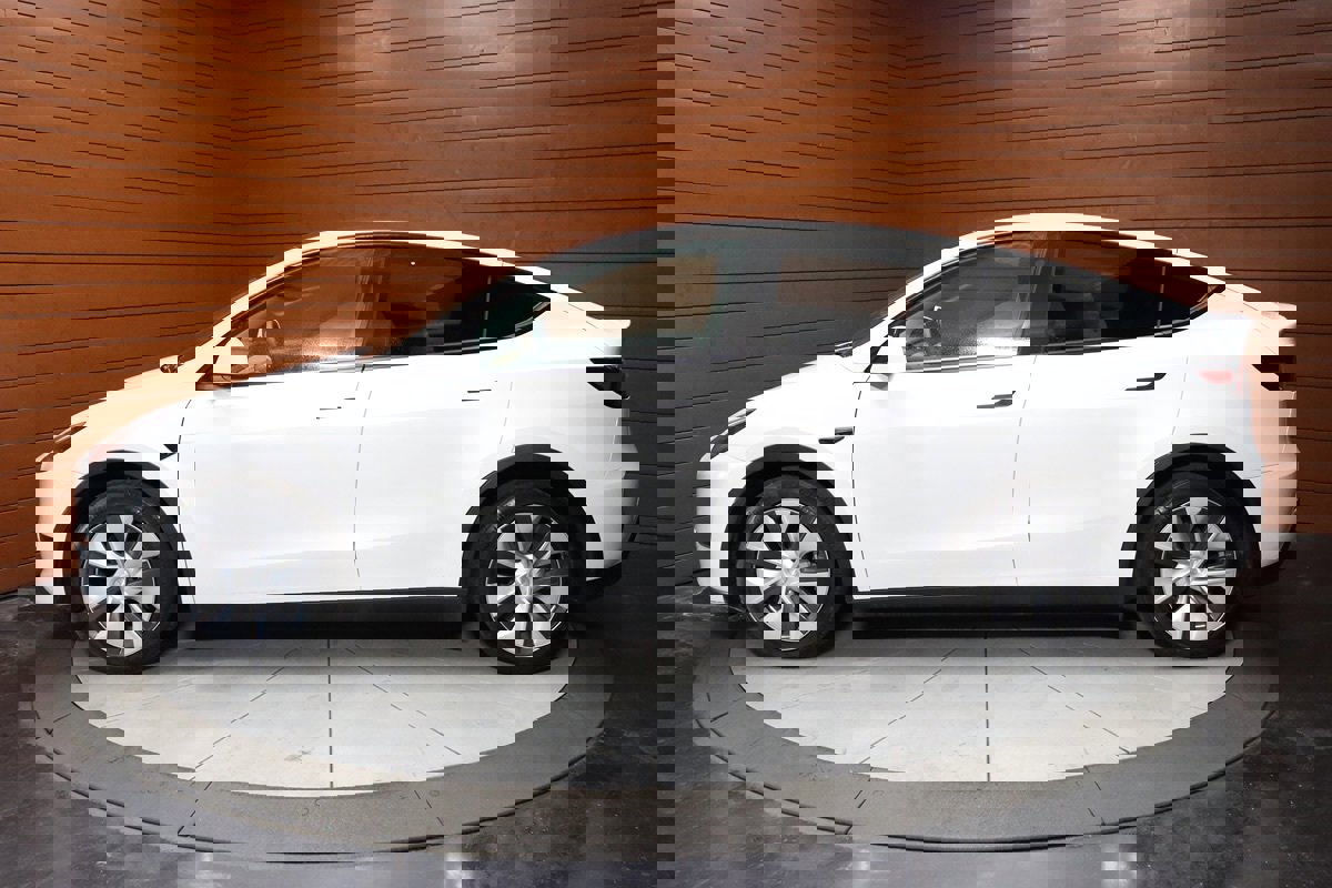 Used 2023 Tesla Model Y Long Range image 7
