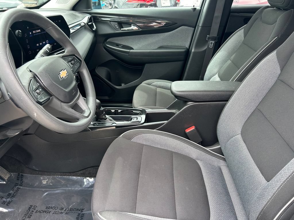 Used 2025 Chevrolet TrailBlazer LT AWD/4WD image 11