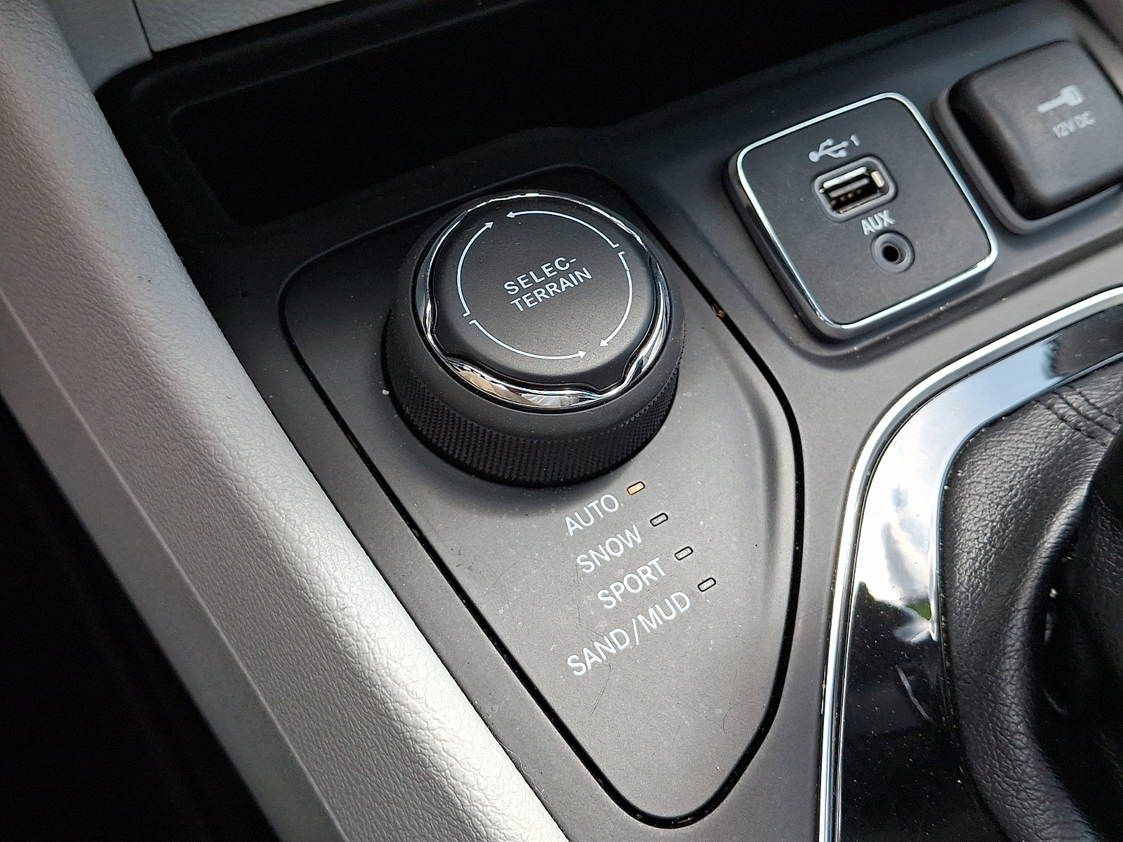 Certified 2021 Jeep Cherokee Limited AWD/4WD image 29