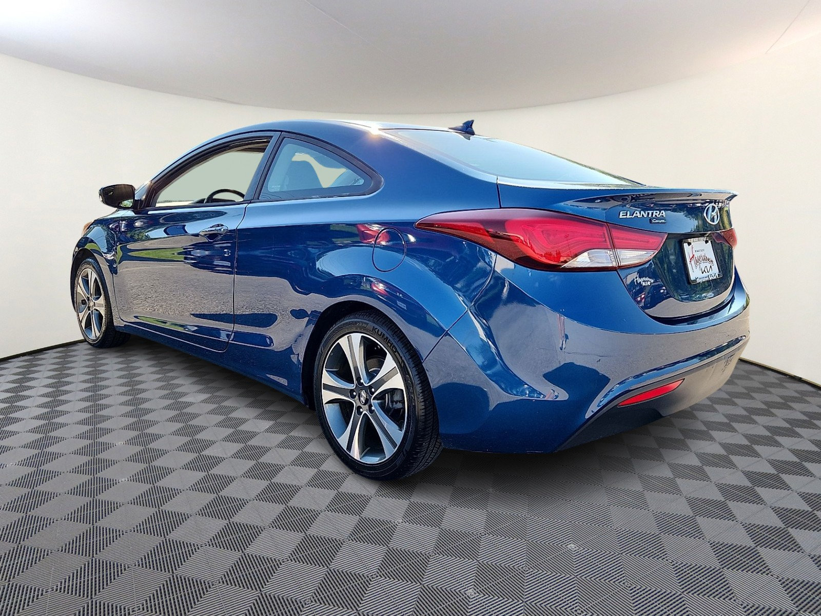 Used 2014 Hyundai Elantra w/ Option Group 2 FWD image 4