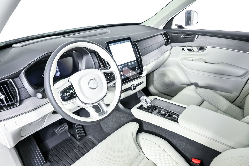 New 2026 Volvo XC90 B6 Ultra w/ Protection Package image 4
