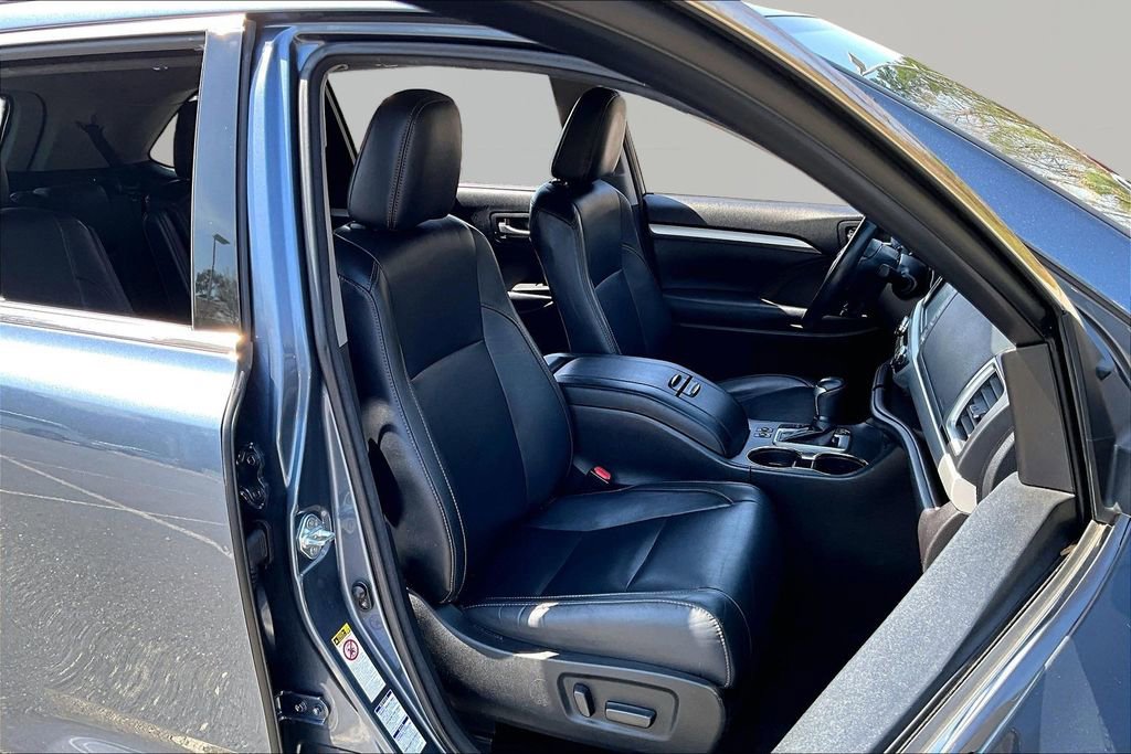 Used 2017 Toyota Highlander XLE image 21