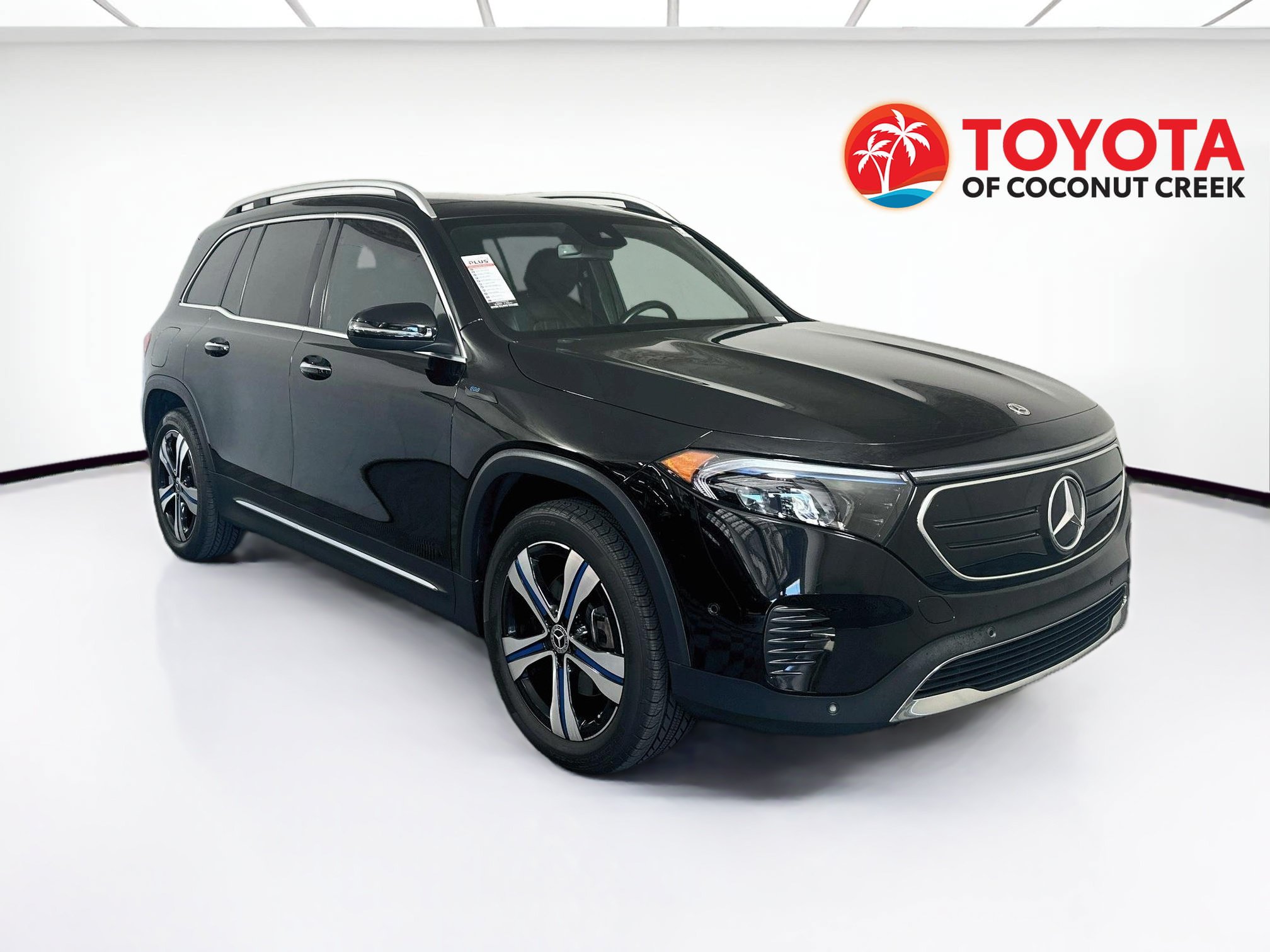 Used 2022 Mercedes-Benz EQB 350 4MATIC image 1