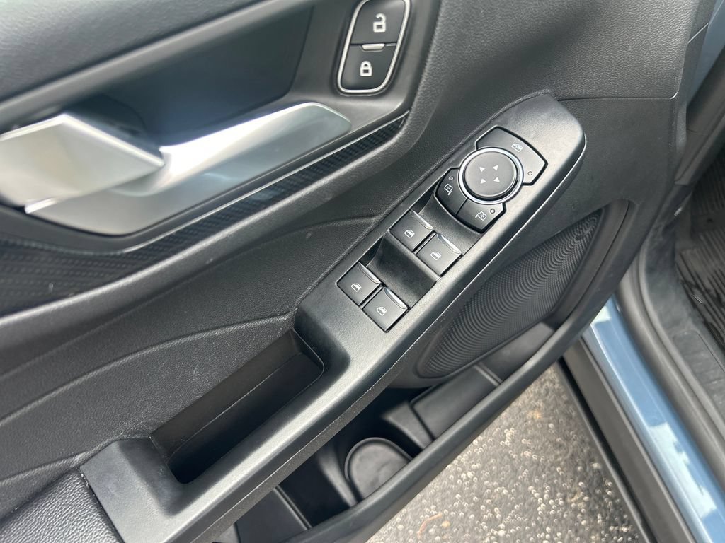Used 2025 Ford Escape ST-Line Select AWD/4WD image 14