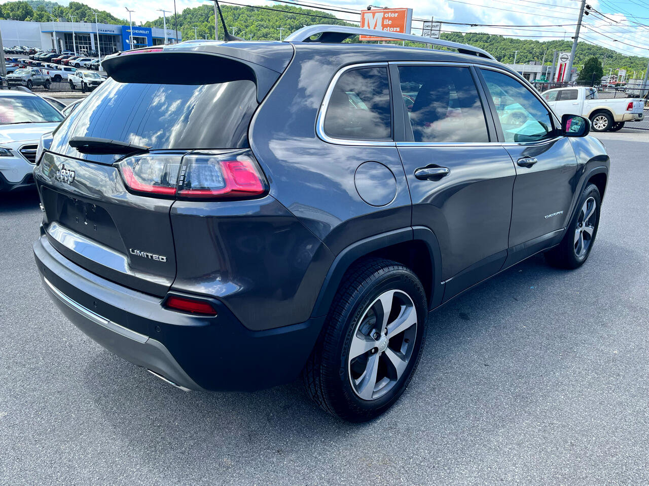 Used 2019 Jeep Cherokee Limited image 5
