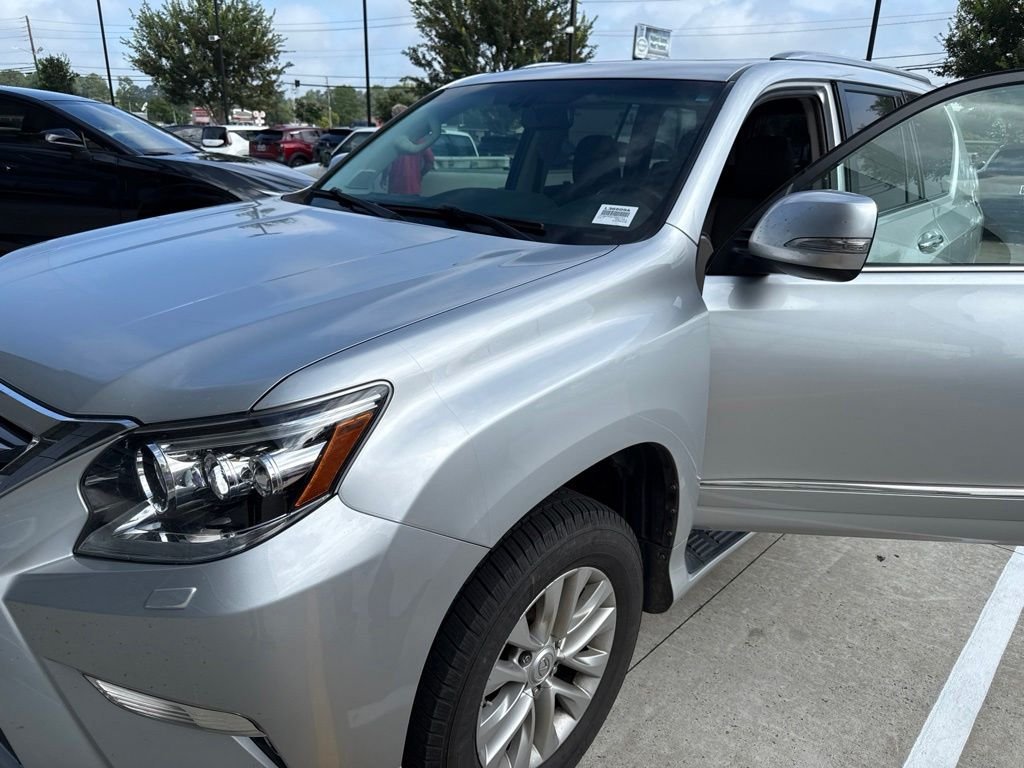 Used 2018 Lexus GX 460 Premium w/ Premium Package AWD/4WD image 4