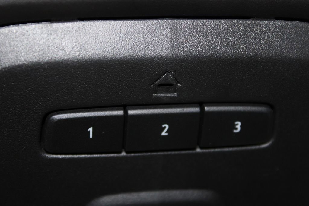 Used 2024 GMC Yukon SLT image 31