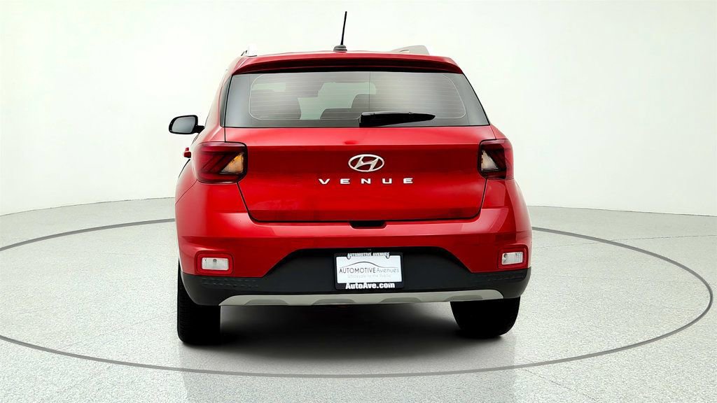 Used 2023 Hyundai Venue Limited FWD image 6