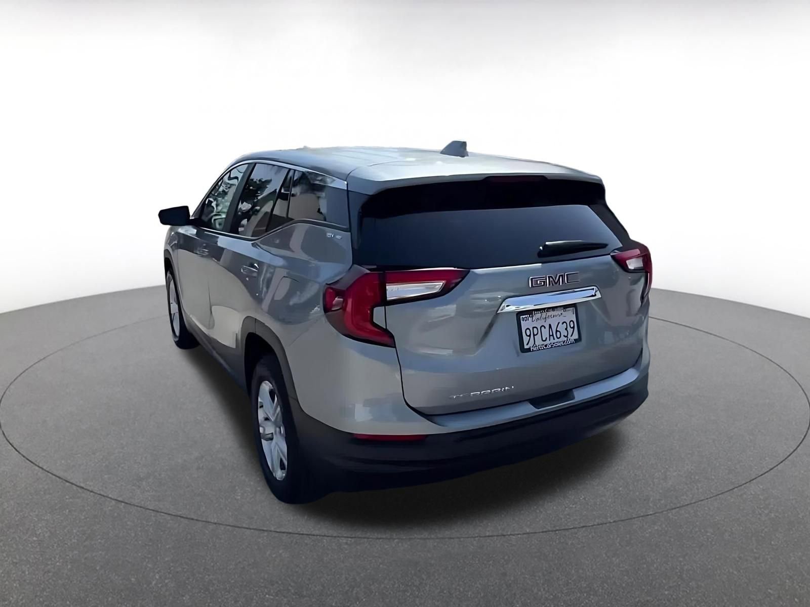Used 2024 GMC Terrain SLE FWD image 11