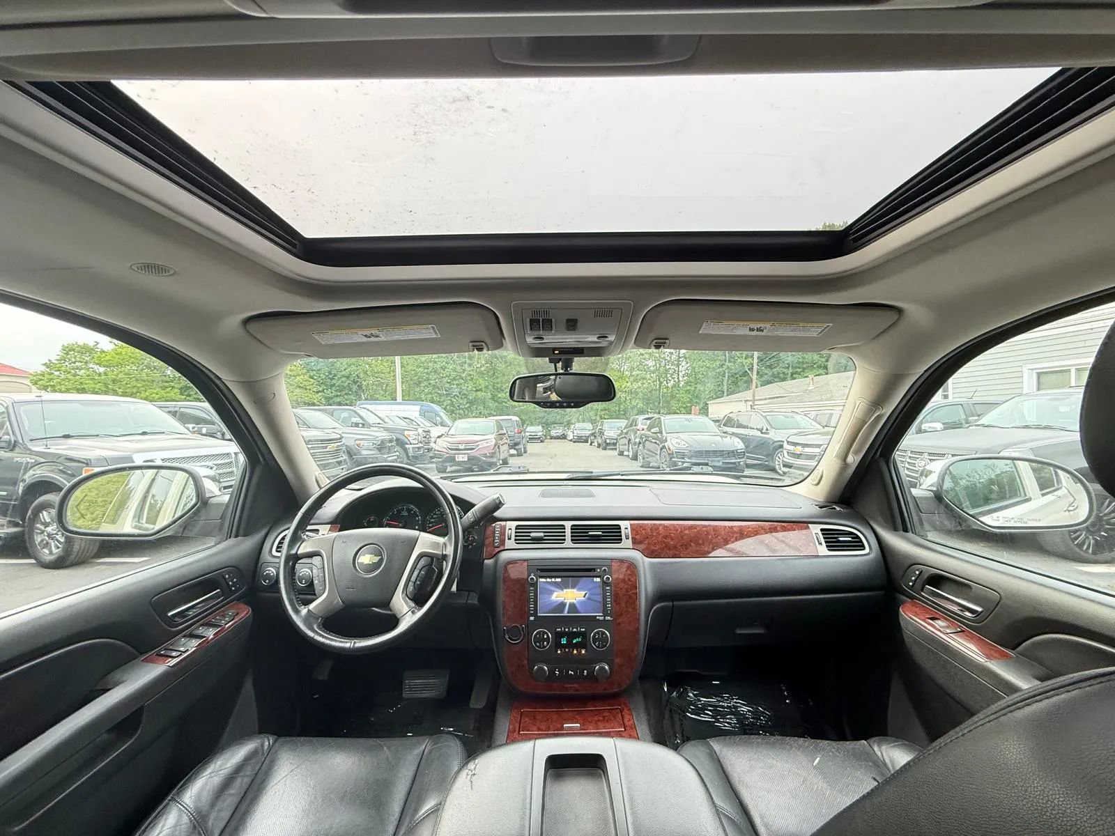 Used 2014 Chevrolet Suburban LTZ AWD/4WD image 17