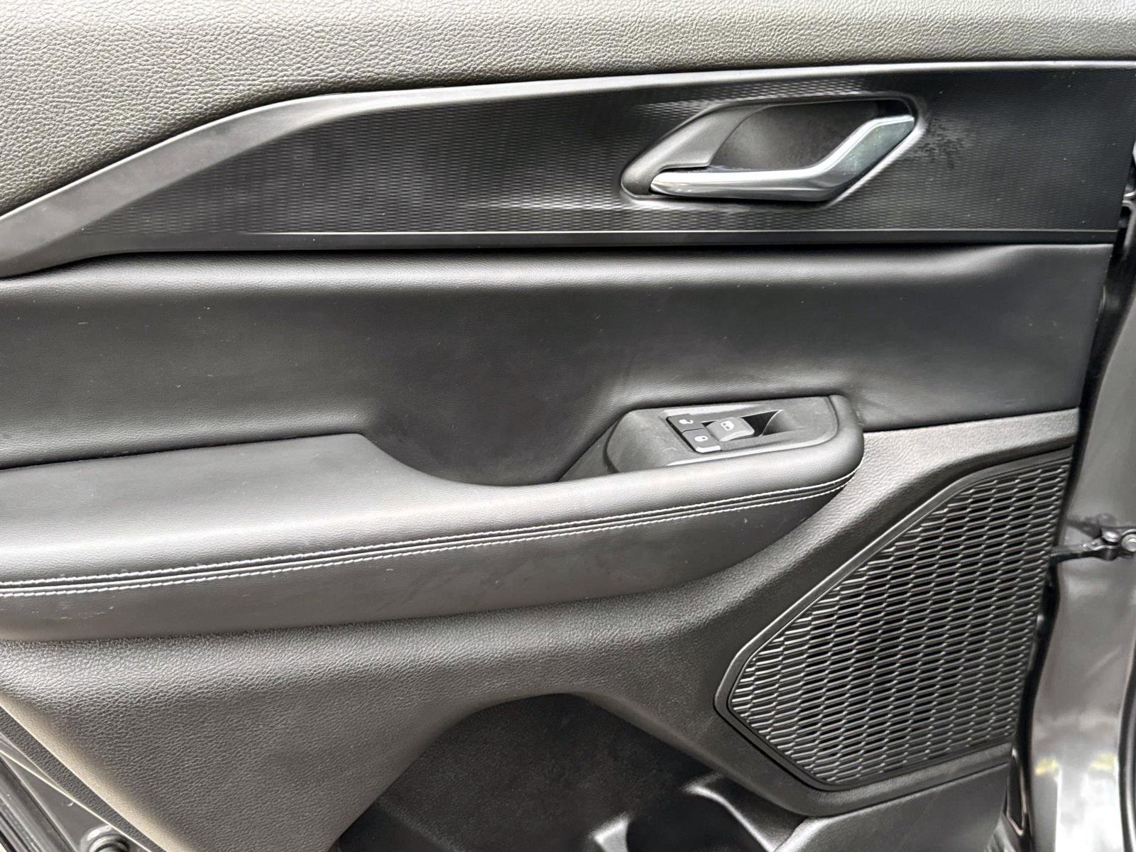 Used 2025 Jeep Grand Cherokee Laredo X image 8