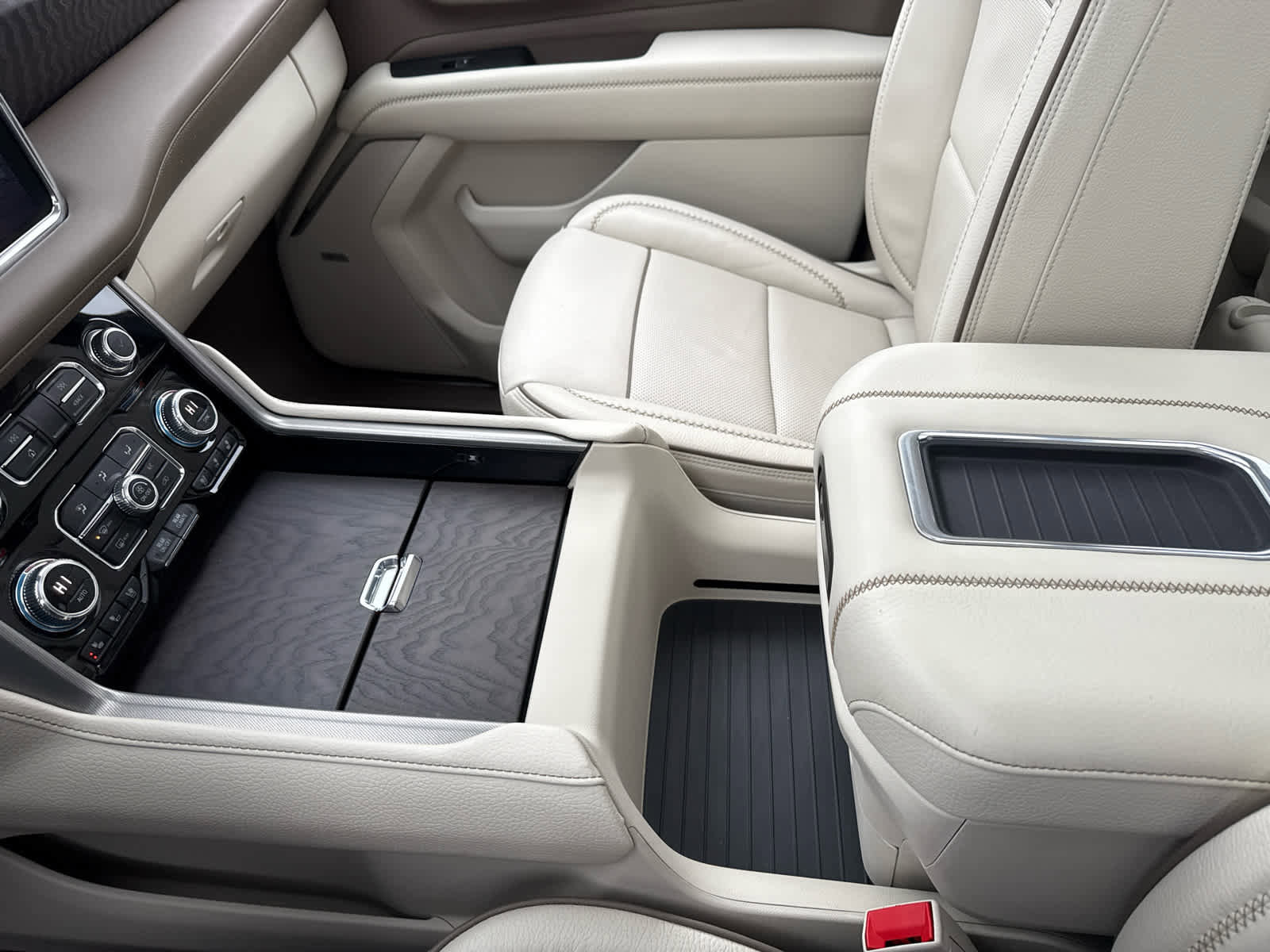 Used 2023 GMC Yukon Denali image 17