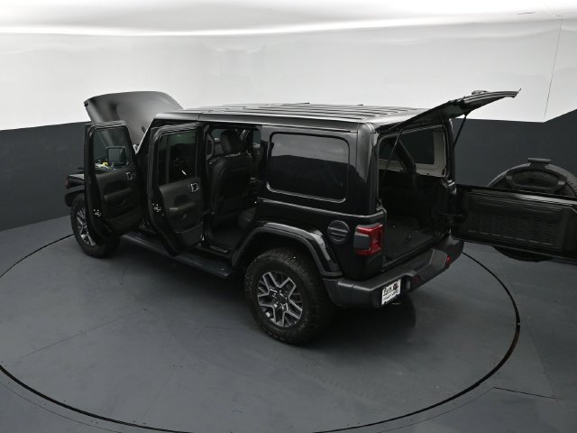 Used 2024 Jeep Wrangler Unlimited Sahara w/ Dual Top Group AWD/4WD image 28