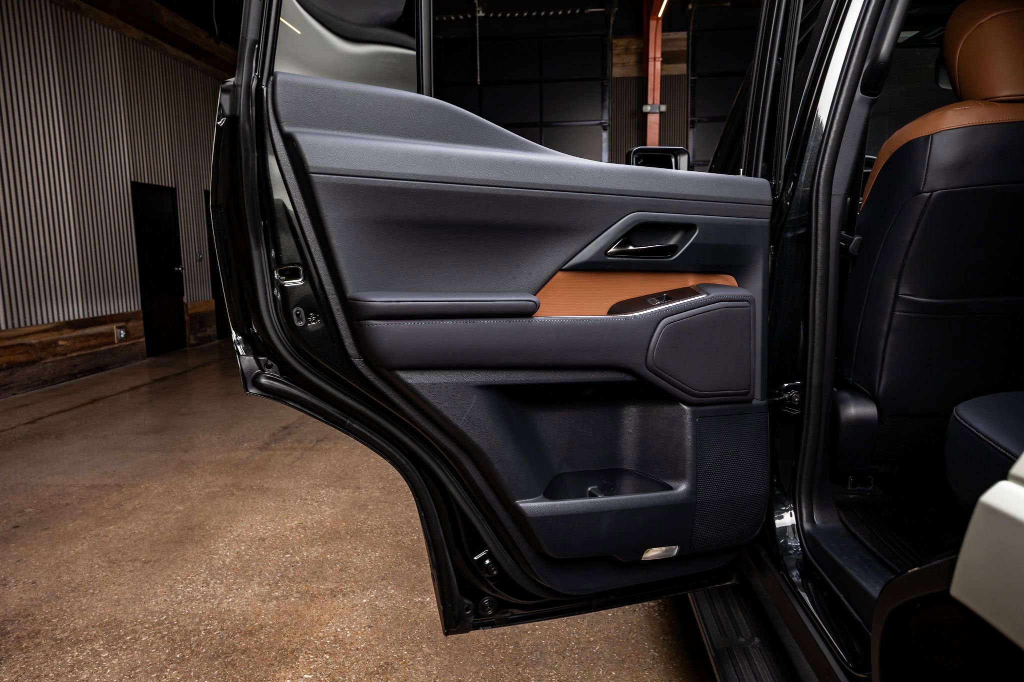 Used 2025 Lexus GX 550 w/ Accessory Package (2T) image 39