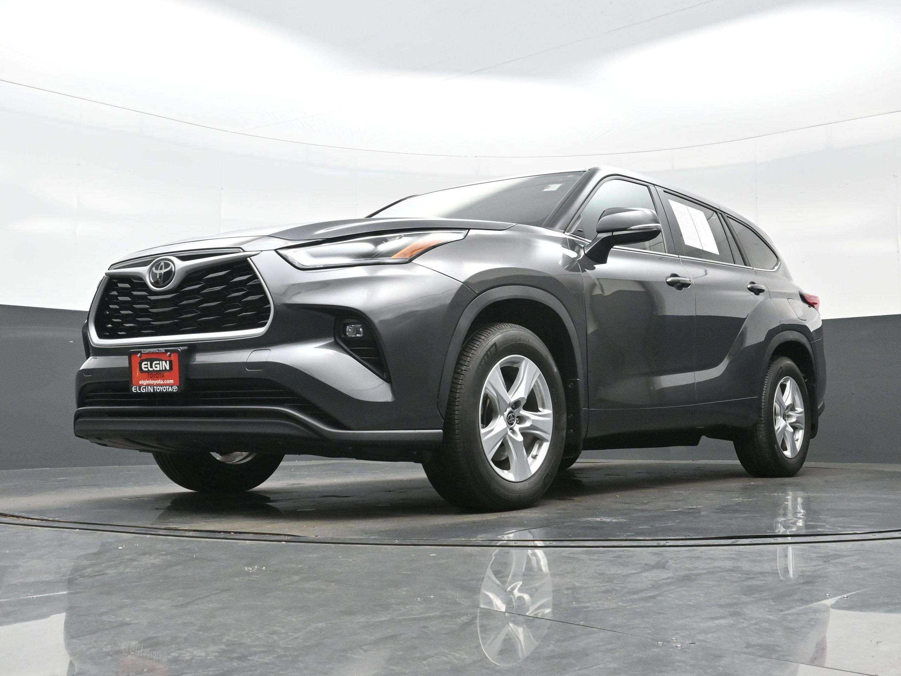 Used 2023 Toyota Highlander LE AWD/4WD image 28