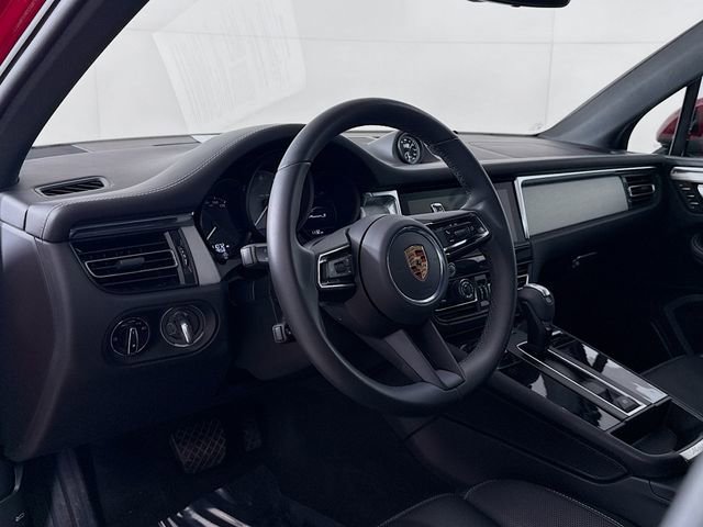 Used 2025 Porsche Macan S AWD/4WD image 9