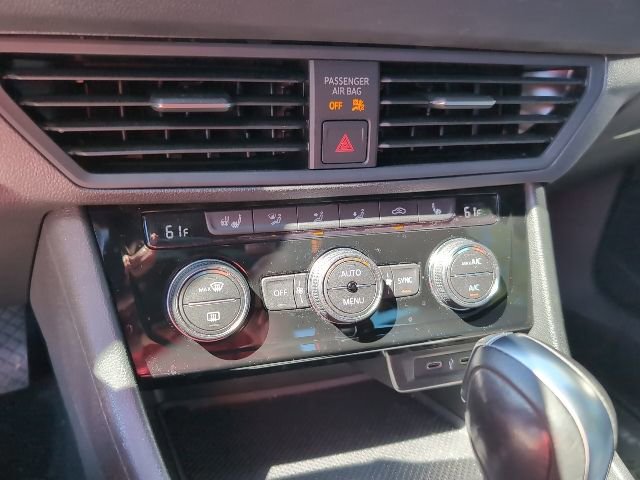 Certified 2021 Volkswagen Jetta R-Line w/ R-Line Cold Weather Package image 19