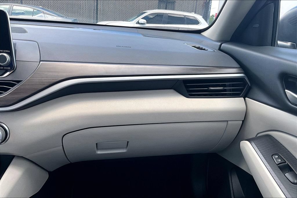 Used 2025 Nissan Altima 2.5 SV FWD image 25