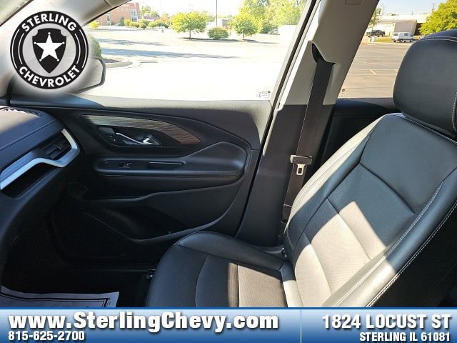 Used 2023 GMC Terrain SLT w/ Elevation Edition image 22
