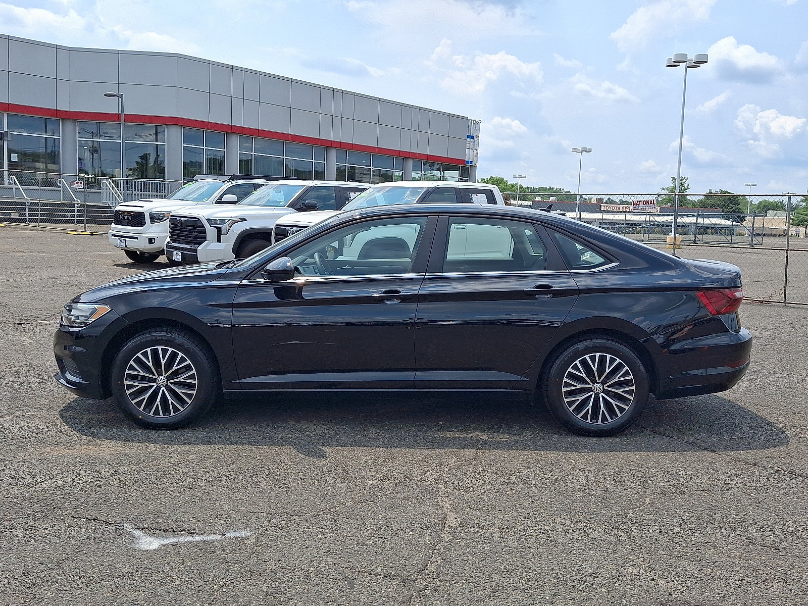 Used 2021 Volkswagen Jetta SE w/ SE Cold Weather Package FWD image 4
