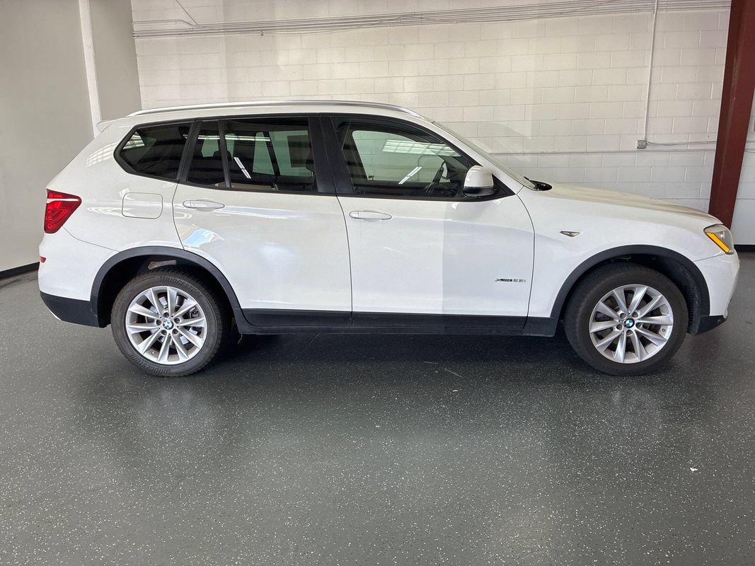 Used 2016 BMW X3 xDrive28i w/ Driver Assistance Package AWD/4WD image 3