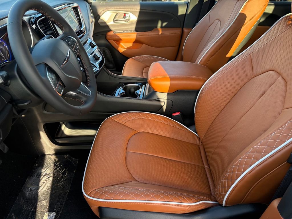 New 2026 Chrysler Pacifica Pinnacle w/ Trailer Tow Group image 20