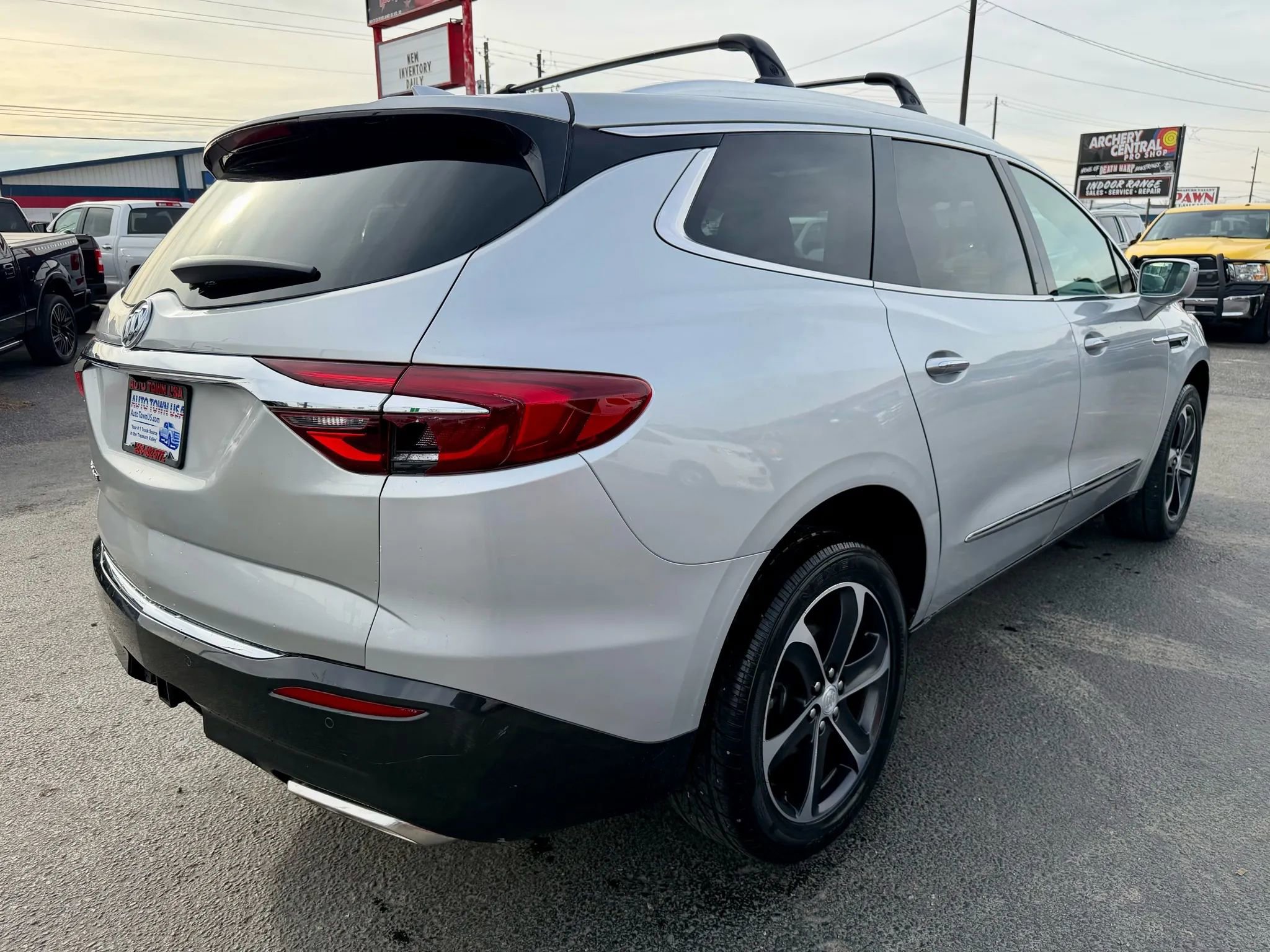 Used 2020 Buick Enclave Essence w/ Sport Touring Edition image 5