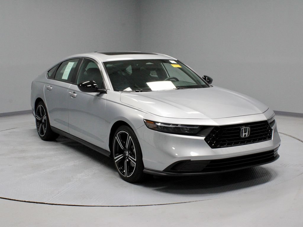 Used 2025 Honda Accord Sport image 1