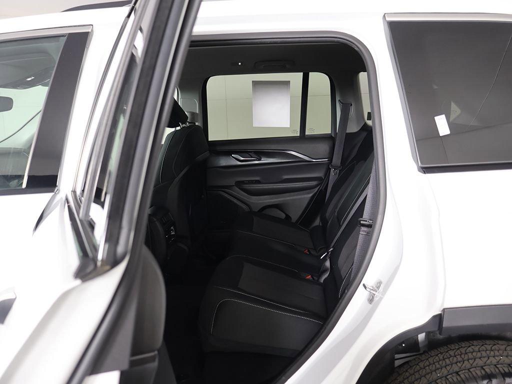 Used 2023 Jeep Grand Cherokee Laredo image 29