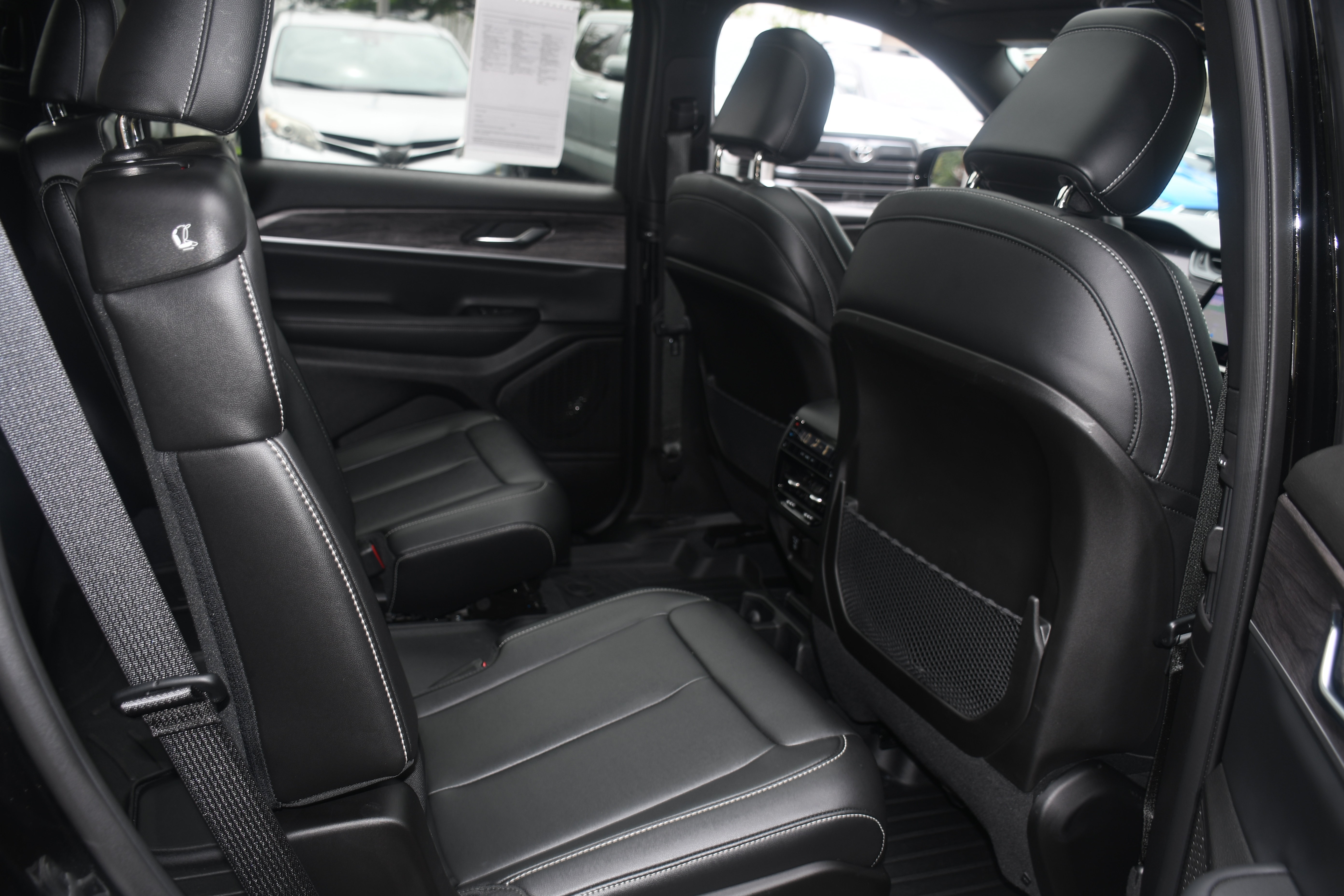 Used 2024 Jeep Grand Cherokee L Limited AWD/4WD image 21