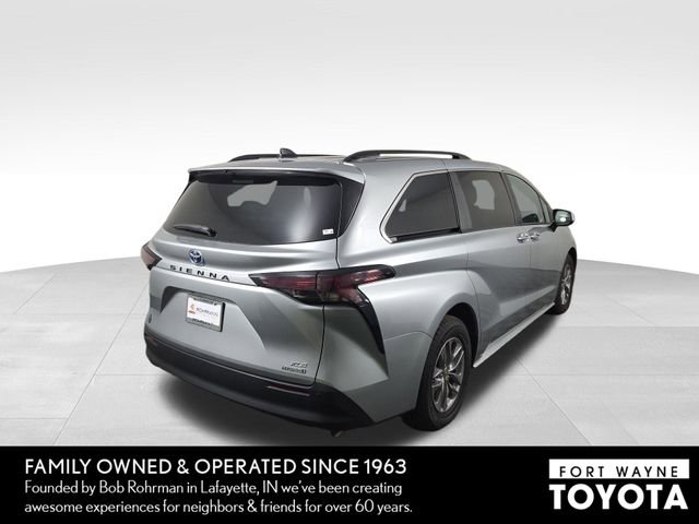 Used 2024 Toyota Sienna XLE image 7