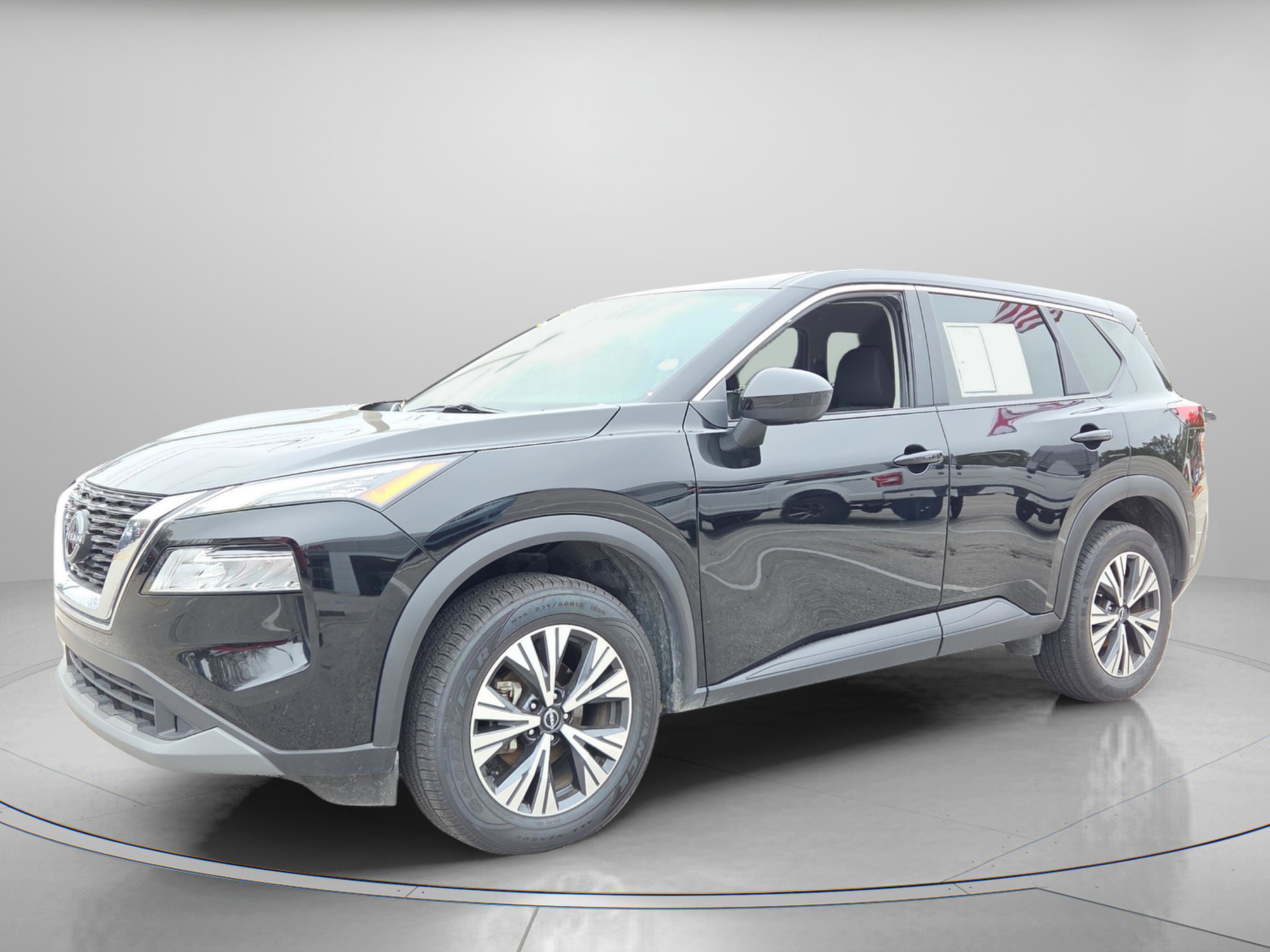 Used 2023 Nissan Rogue SV image 2